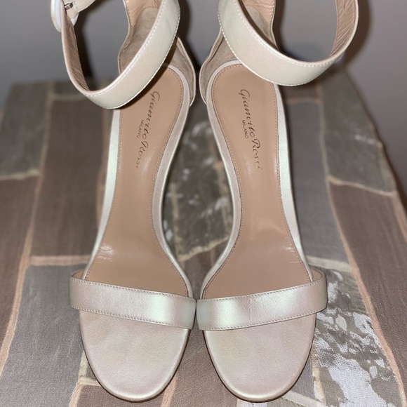 Gianvito Rossi Portofino Sandals Pearl White 38 - Picture 4 of 13
